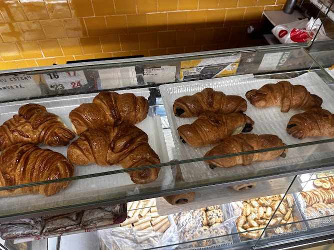 Fotografia tomada fuera de Forn de pa Fleca a l'antiga Vives - Panadería en Guimerà, Lérida