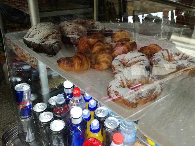 Fotografia tomada fuera de Panaderia Complejo Gabriel y Carmiña - Panadería en Alicante, Alicante