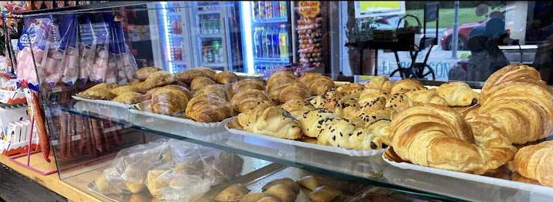 Fotografia tomada fuera de El Bodegon Minimarket - Supermercado en El Campello, Alicante