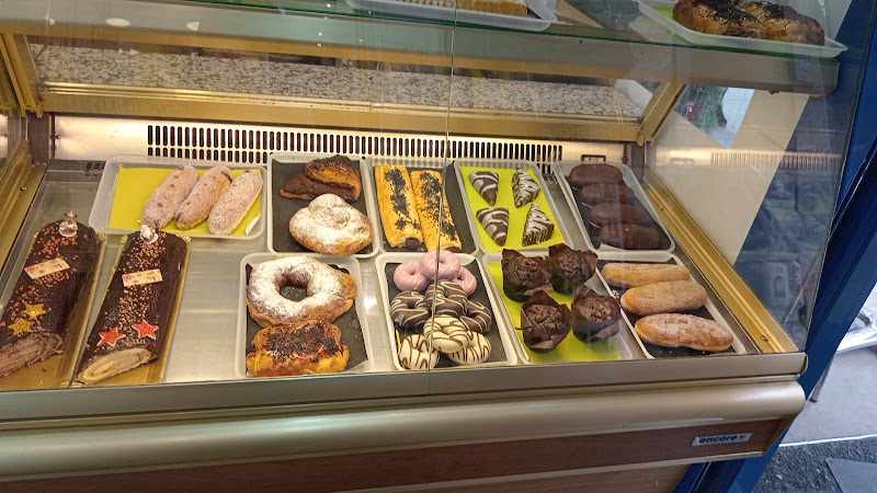 Fotografia tomada fuera de DON 24 HORAS - D'PAN Y CHOCOLATE - Tienda de alimentación en Elche, Alicante