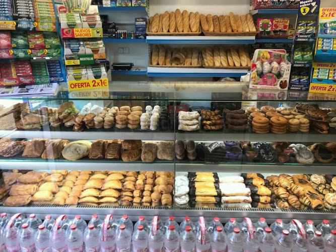 Fotografia tomada fuera de De Paso 24 Horas - Tienda de alimentación en Elda, Alicante
