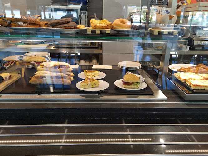 Fotografia tomada fuera de Café Café - cafeterías en Santiago de Compostela, A Coruña