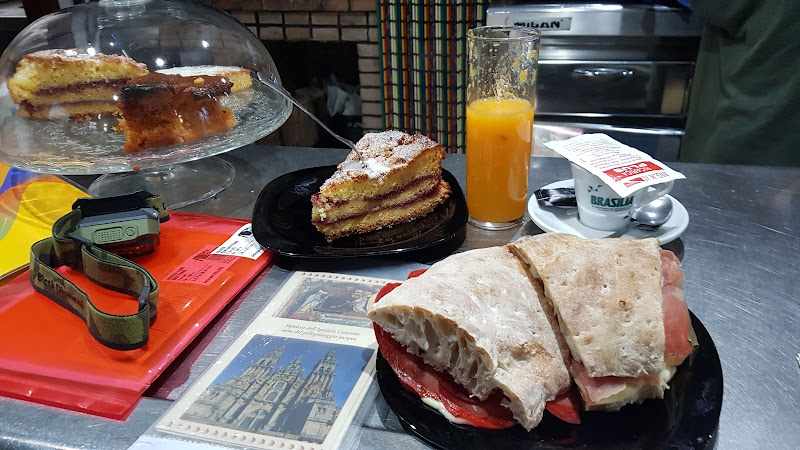 Fotografia tomada fuera de Cafe-Bar O Cruceiro - bares en A Calle, A Coruña