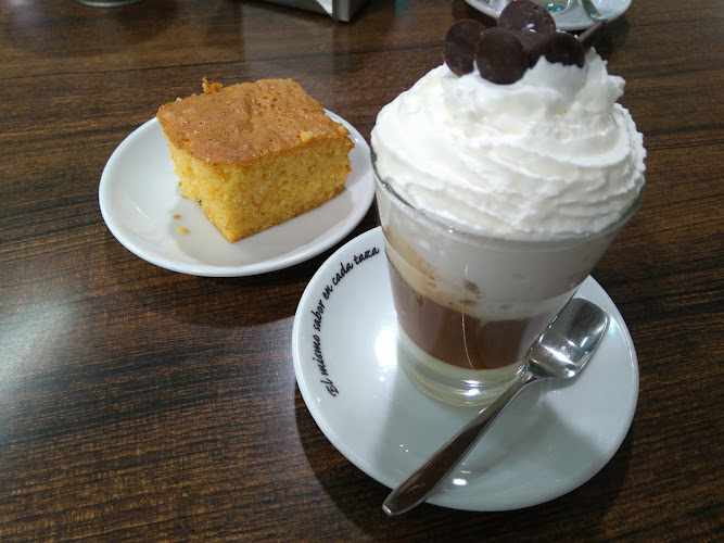 Fotografia tomada fuera de Cafetería La Galería - cafeterías en Noia, A Coruña