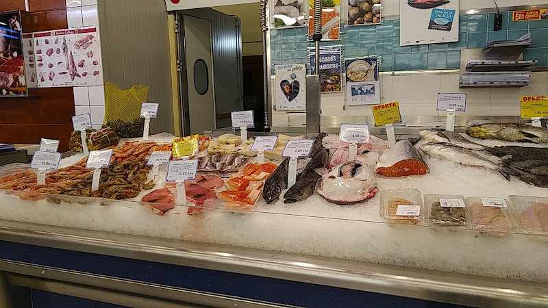 Fotografia tomada fuera de Supermercados Froiz - Supermercado en O Graxal, A Coruña
