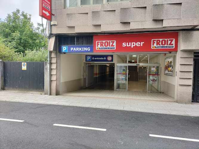 Fotografia tomada fuera de Supermercados Froiz - Supermercado en Melide, A Coruña