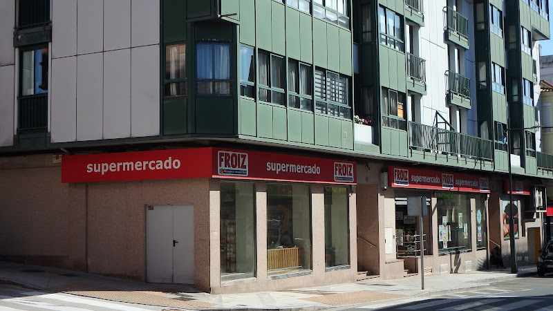 Fotografia tomada fuera de Supermercados Froiz - Supermercado en Ordes, A Coruña