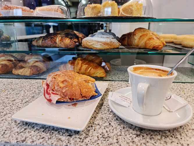 Fotografia tomada fuera de El Carrilet - cafeterías en Olot, Girona