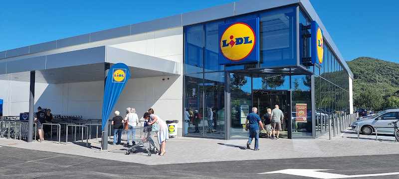 Fotografia tomada fuera de Lidl - Supermercat de preus baixos en Olot, Girona