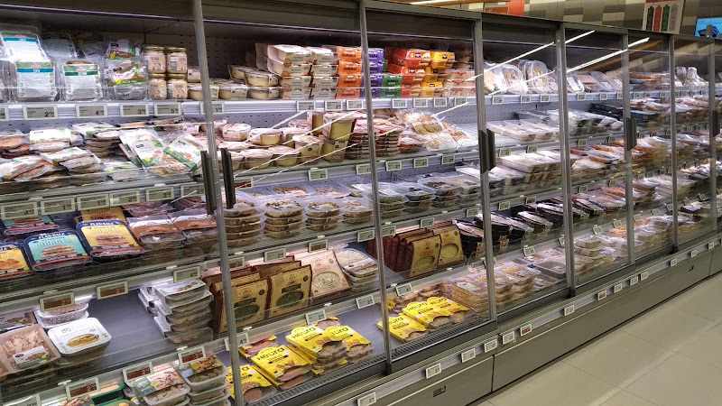 Fotografia tomada fuera de Esclat - Supermercat en Banyoles, Girona