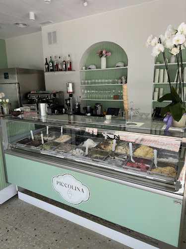 Fotografia tomada fuera de Piccolina Grand café | Gelateria italiana Recomendada - cafeterías en San Pedro Alcántara, Málaga