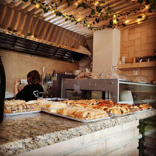 Fotografia tomada fuera de La Glotona Coffee & Bowls - cafeterías en Martorell, Barcelona