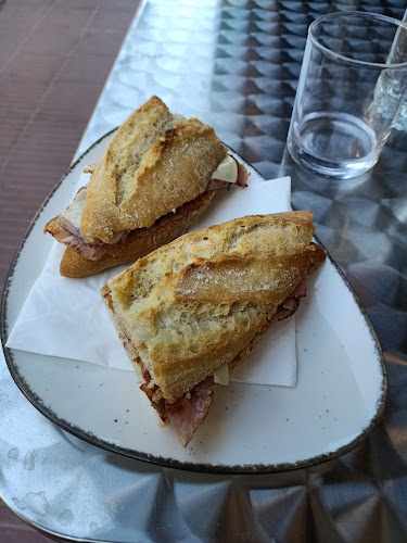 Fotografia tomada fuera de Leka - Leka - cafeterías en Martorell, Barcelona