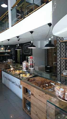 Fotografia tomada fuera de SANT CROI - Pastelería y Cafetería by ALBERT ROCA - cafeterías en Barcelona, Barcelona