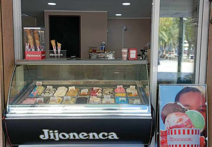 Fotografia tomada fuera de Jijonenca Molins - Heladería en Molins de Rei, Barcelona