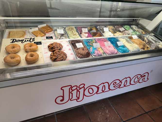 Fotografia tomada fuera de Jijonenca - Heladería en Molins de Rei, Barcelona