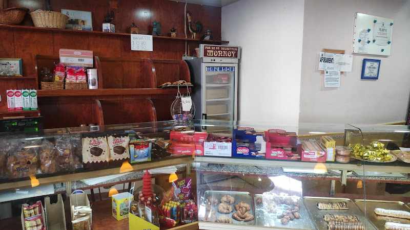 Fotografia tomada fuera de Panadería y Loterías Monroy - cafeterías en Montcada i Reixac, Barcelona