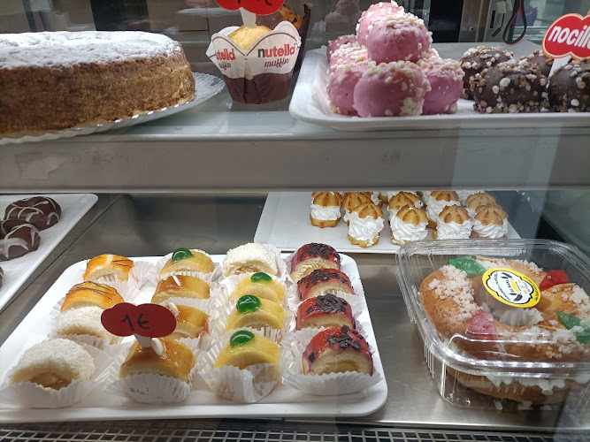 Fotografia tomada fuera de Pastelería El Maná - Panadería en Madrid, Madrid