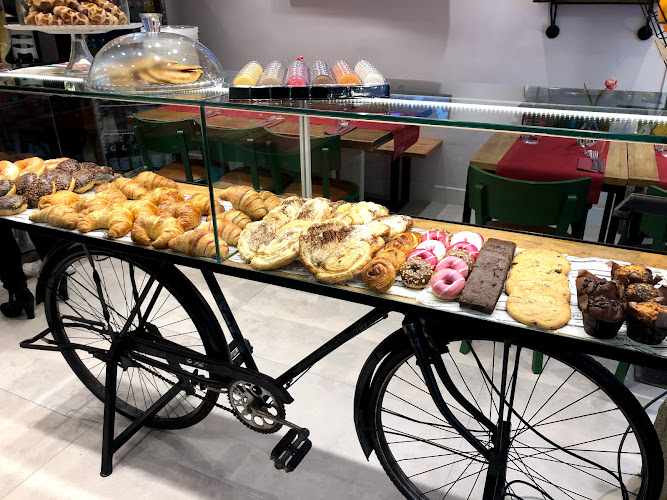 Fotografia tomada fuera de Grazie Mille Mozzarella Bar Galería Canalejas - restaurantes en Madrid, Madrid