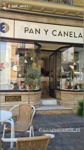 Fotografia tomada fuera de Pan y Canela - cafeterías en San Lorenzo de El Escorial, Madrid