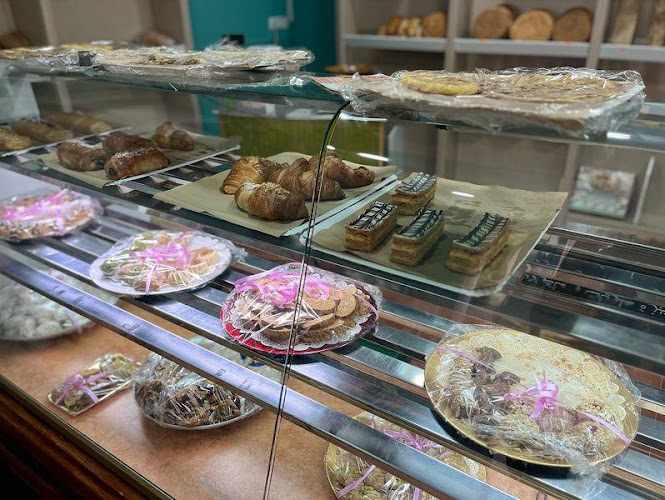 Fotografia tomada fuera de Panadería Amira y Sofía Marroquí - Panadería en Madrid, Madrid