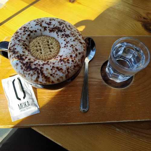 Fotografia tomada fuera de Moka (Natural Coffee) - cafeterías en Cuenca, Cuenca