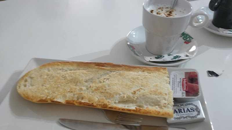 Fotografia tomada fuera de Café-bar Marton - cafeterías en Cuenca, Cuenca
