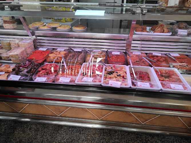 Fotografia tomada fuera de Pollería Lales Precocinados - Establecimiento de comida preparada en Cuenca, Cuenca