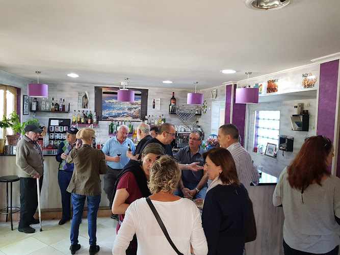 Fotografia tomada fuera de Panadería Rocío - Tienda de alimentación en Arija, Burgos