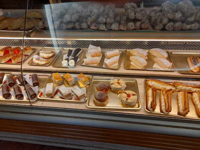 Fotografia tomada fuera de Pastelería Almonacid - Pastelería en Utiel, Valencia