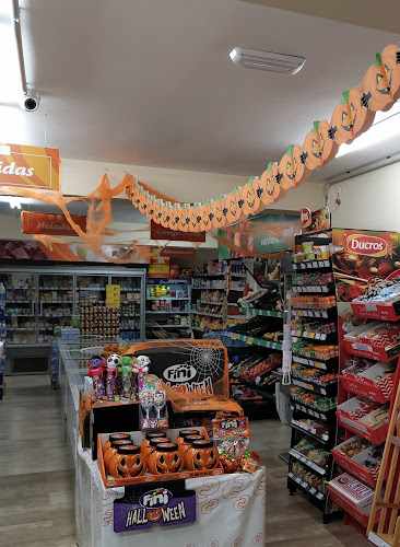 Fotografia tomada fuera de Supermercados Charter - Supermercado en Santa Cruz de Moya, Cuenca