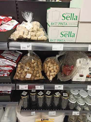 Fotografia tomada fuera de El Economato - Tienda de alimentación en Langreo, Asturias