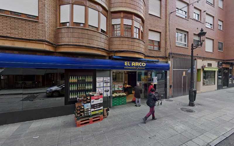Fotografia tomada fuera de Alimentos El Arco, S. A. - Tienda de alimentación en Langreo, Asturias