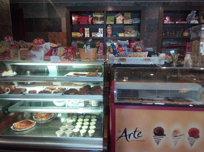 Fotografia tomada fuera de Cafetería Margis - cafeterías en Puerto de Vega, Asturias
