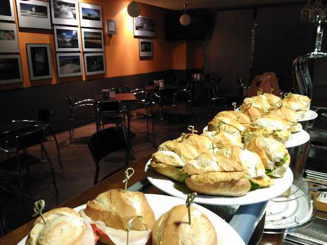 Fotografia tomada fuera de Cafeteria El Monolito - cafeterías en Navia, Asturias