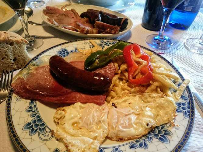 Fotografia tomada fuera de Mesón As Cortes - Restaurante asturiano en Pesoz, Asturias