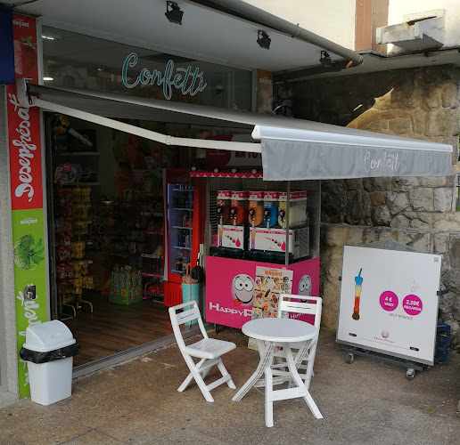 Fotografia tomada fuera de Confetti - Tienda de golosinas en Llanes, Asturias