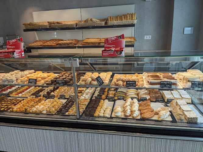 Fotografia tomada fuera de Family Cash - Hipermercado en Finestrat, Alicante