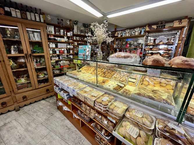 Fotografia tomada fuera de Pastelería Basilio: horno y obrador propio, productos gourmet - Pastelería en Trujillo, Cáceres