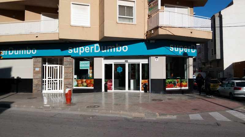 Fotografia tomada fuera de SuperDumbo - Supermercado en Orihuela, Alicante