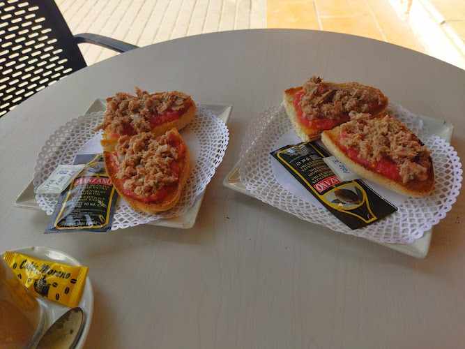 Fotografia tomada fuera de Los Pepes - Panadería en El Raal, Murcia