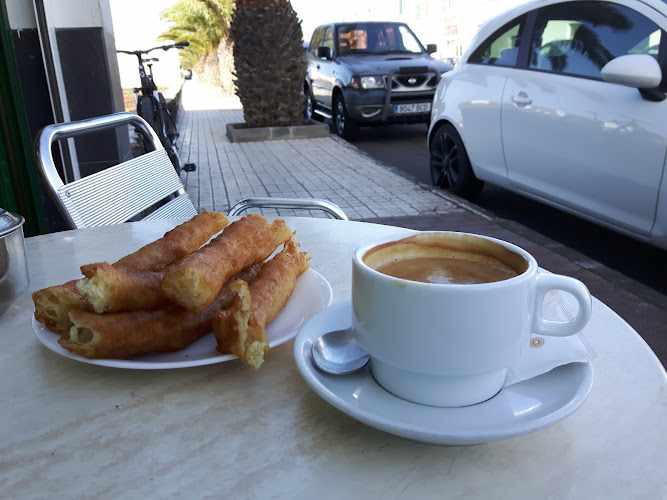 Fotografia tomada fuera de Cafetería Churrería Tello Y Aya - cafeterías en Tías, Las Palmas