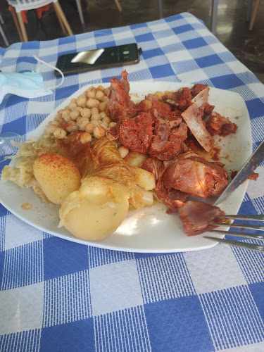 Fotografia tomada fuera de HOSTAL Restaurante Los Rosales - restaurantes en Almazcara, León