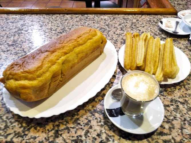 Fotografia tomada fuera de Alpri - Churreria en Villablino, León