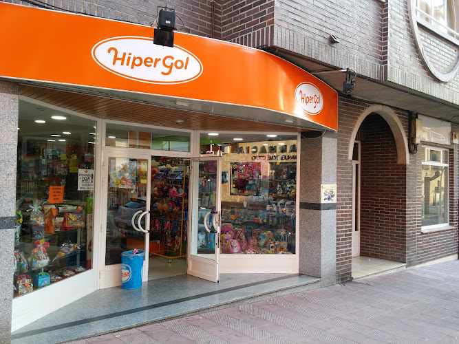 Fotografia tomada fuera de Hipergol - Tienda de golosinas en Villablino, León
