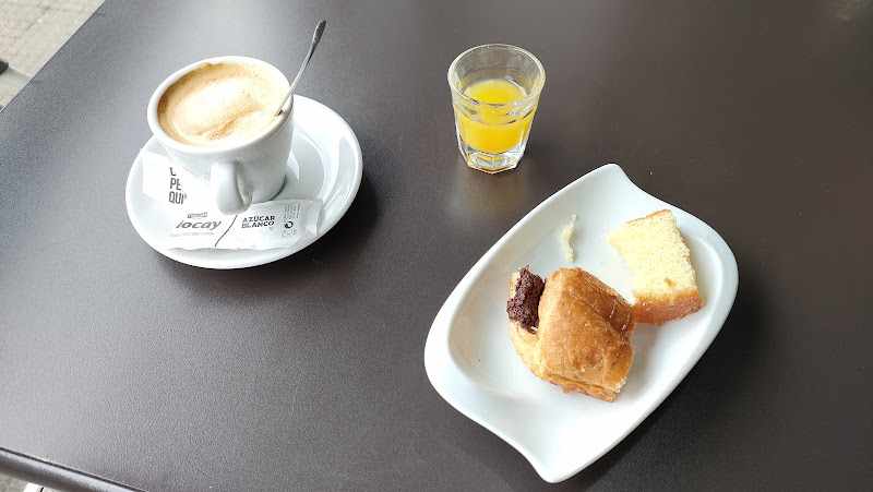 Fotografia tomada fuera de Cafetería REYVA - ESTANCO E LOTERÍAS - Cafetaría en Val do Dubra, A Coruña