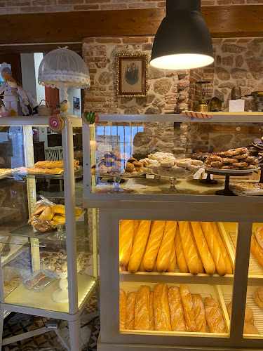 Fotografia tomada fuera de Panadería ArteSano-dulces caseros - Panadería en Mombeltrán, Ávila