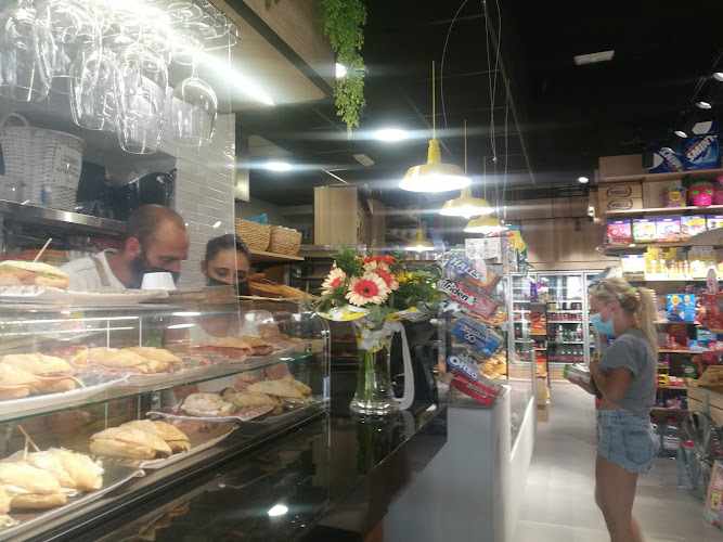 Fotografia tomada fuera de Comtorvent 24 Horas - Tienda de alimentación en Torrevieja, Alicante