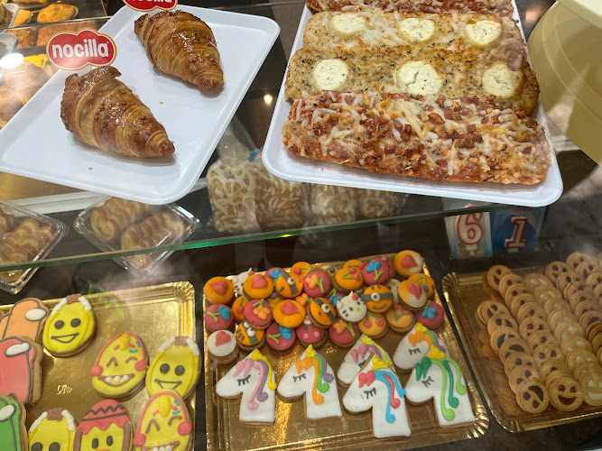 Fotografia tomada fuera de Los dulces de raquel - Panadería en Alicante, Alicante