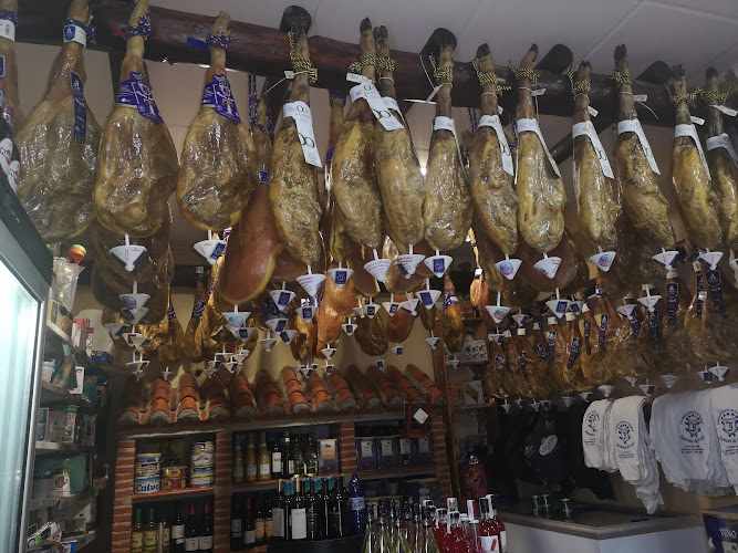 Fotografia tomada fuera de Jamones El Parrillero - Tienda de alimentación en Adra, Almería